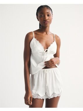 NWT Abercrombie & Fitch White Lace-Trim Shorts
